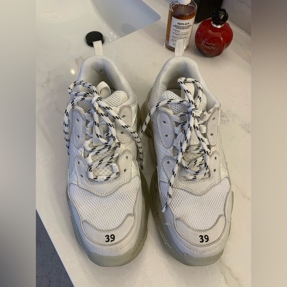 BALENCIAGA WOMEN  TRIPLE S SNEAKER SIZE 39 - Picture 15 of 16